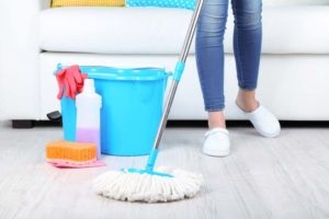 Pulizia del pavimento con sapone di marsiglia